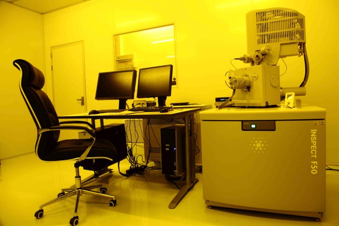 扫描电镜及电子束曝光系统(SEM/EBL)
