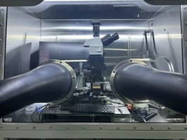 手套箱内置多功能转移平台
